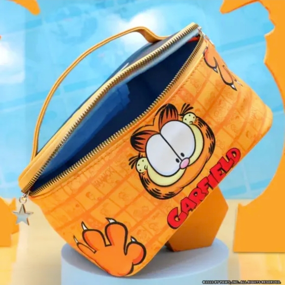 Glamlite x Garfield Makeup Set - Picture 6 of 7